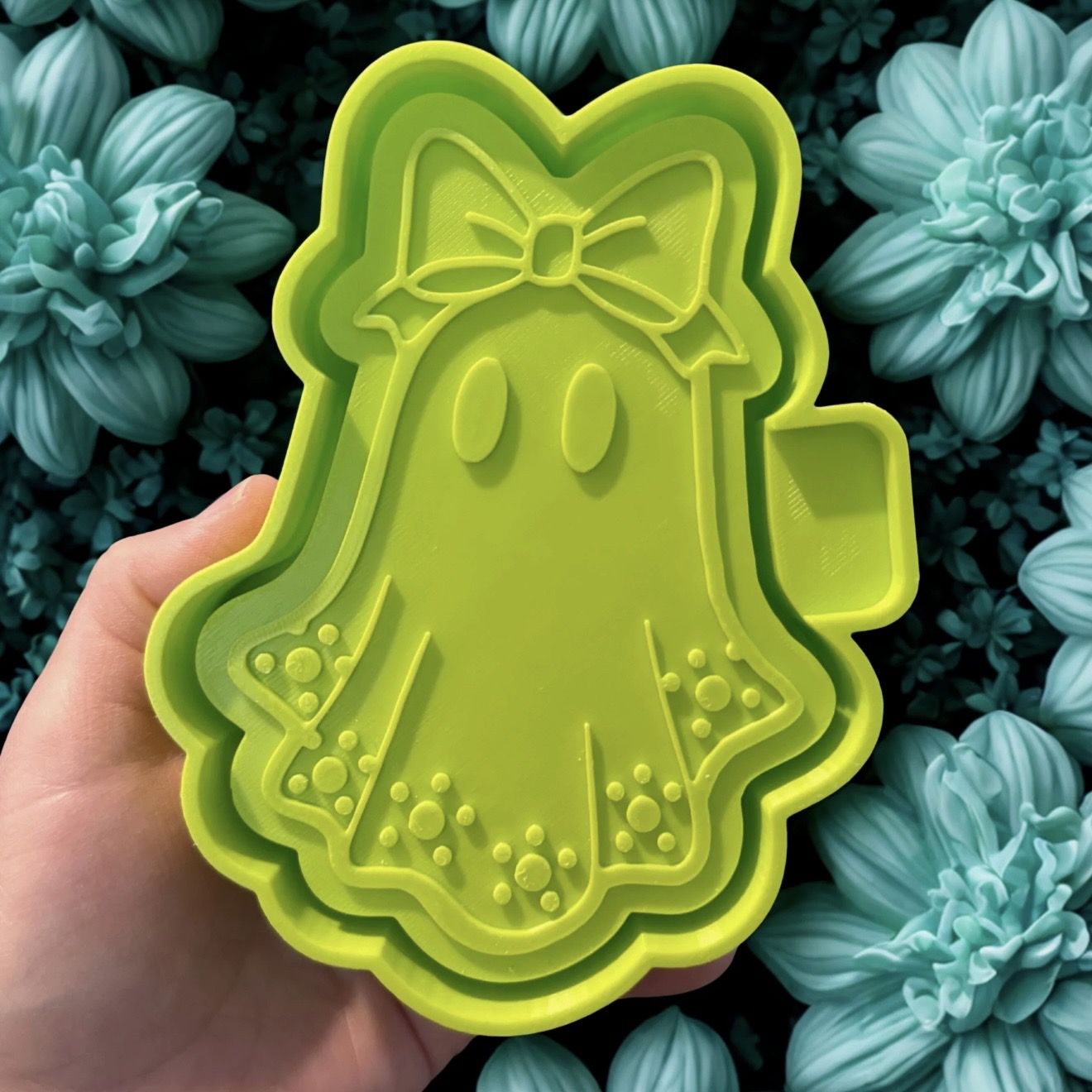 Ghost w/ Bow - Freshie